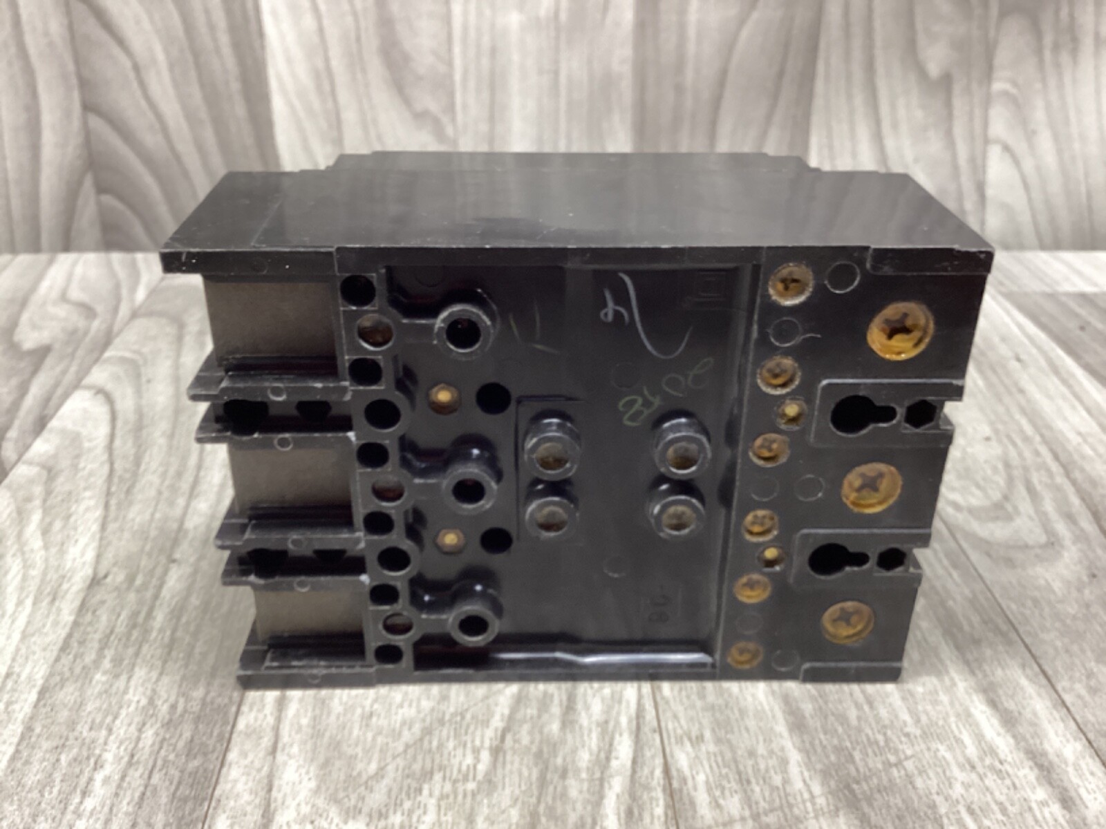 SQUARE D Q2M3150MT 150 AMP CIRCUIT BREAKER 3 POLE 240V 150A #38A87PR2*CO
