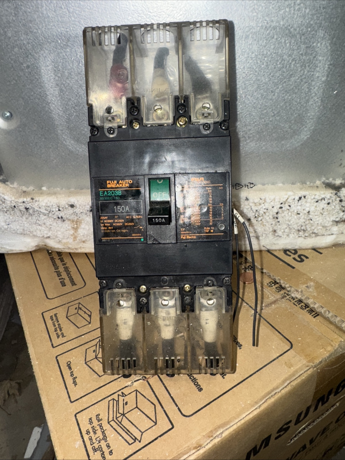 Fuji EA203B 150A Breaker (w/screws and wire guards)