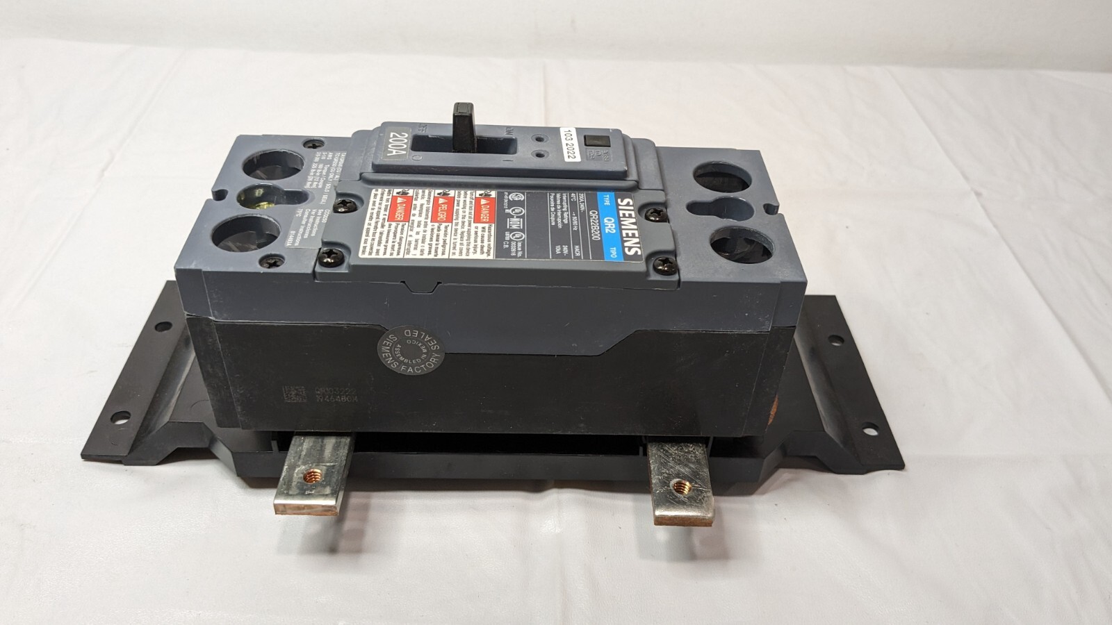 Siemens Low Voltage Breaker Mounting Kit Type QR2 200A 240V 2-Pole MBKQR1200A
