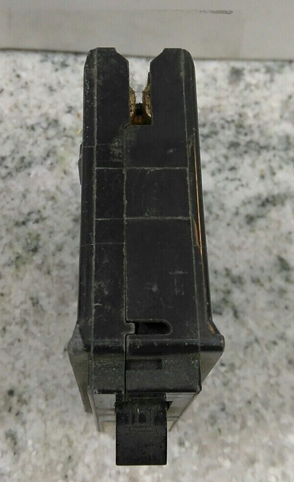 SQUARE D/BREAKER/ HOM130 / 30A/1P/120/240V/ HOM/ OLD STYLE/use(34D2