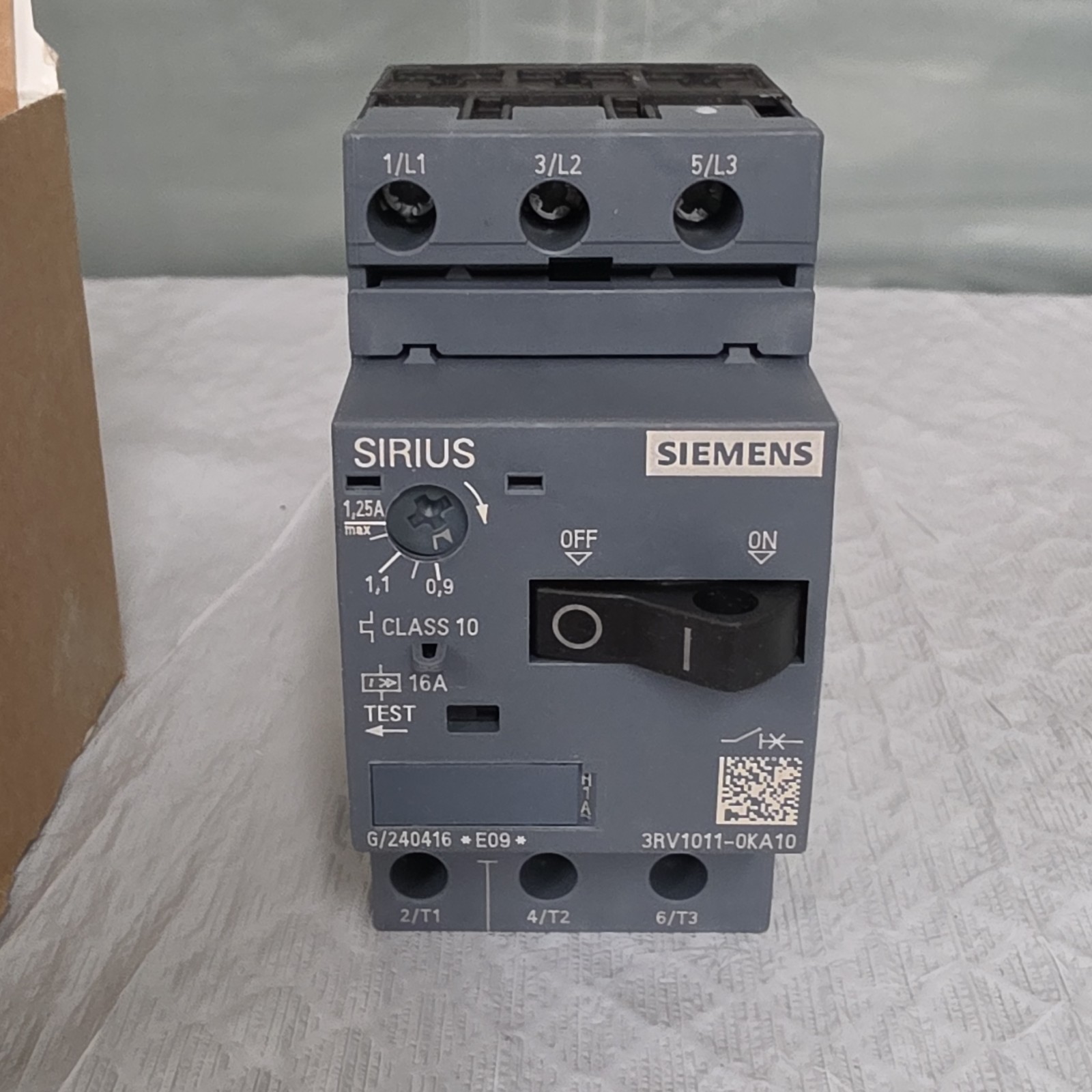 Siemens Sirius 3RV1011-0KA10 Circuit Breaker 0.9-1.25A 3-Pole 200-208V