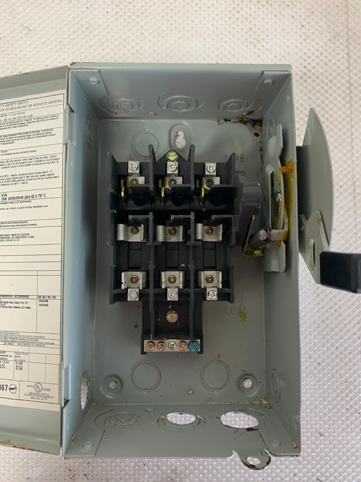EATON DG321NGB 30 AMP 240 VOLT 3 PHASE FUSIBLE INDOOR DISCONNECT..D-2251