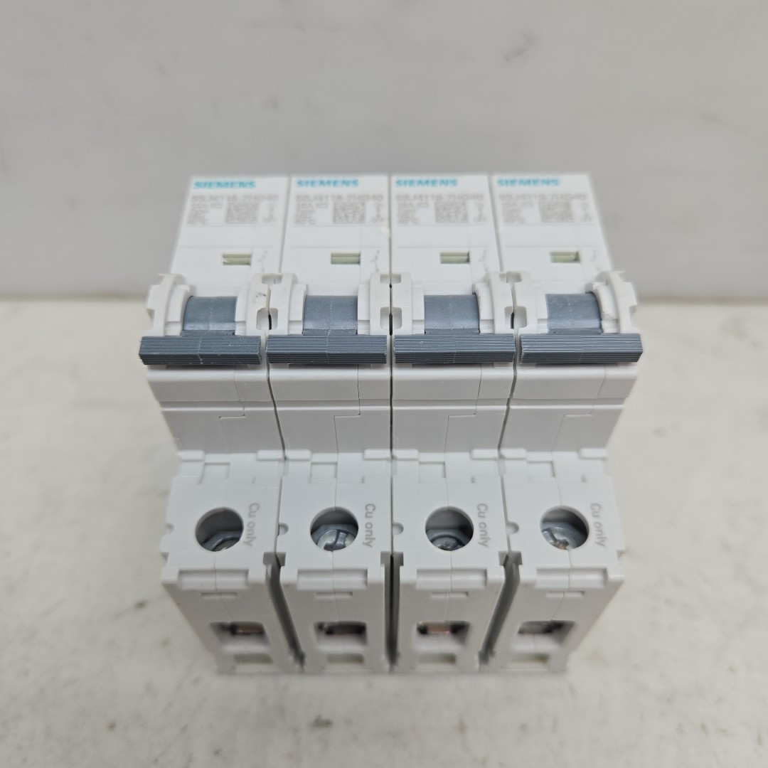 4 Pack Siemens 5SJ4118-7HG40 Circuit Breaker 1-Pole 15A 240Vac 60Vdc Din Rail