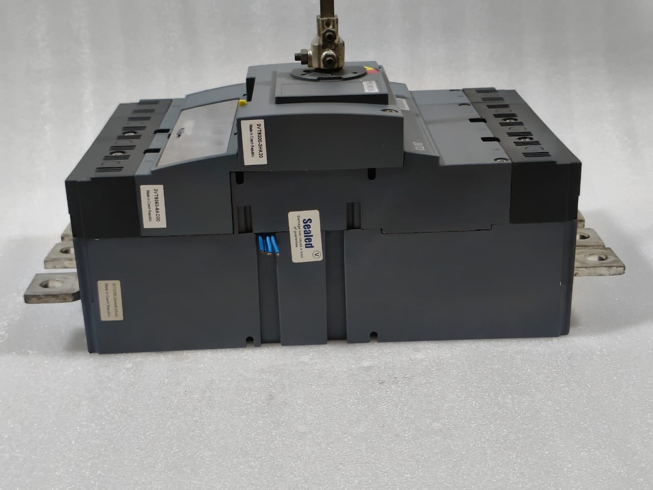SIEMENS 3VT3 3VT9363-6ACOO CIRCUIT BREAKER 630AMP 4POLE 3VT3 FREE FAST SHIPPING
