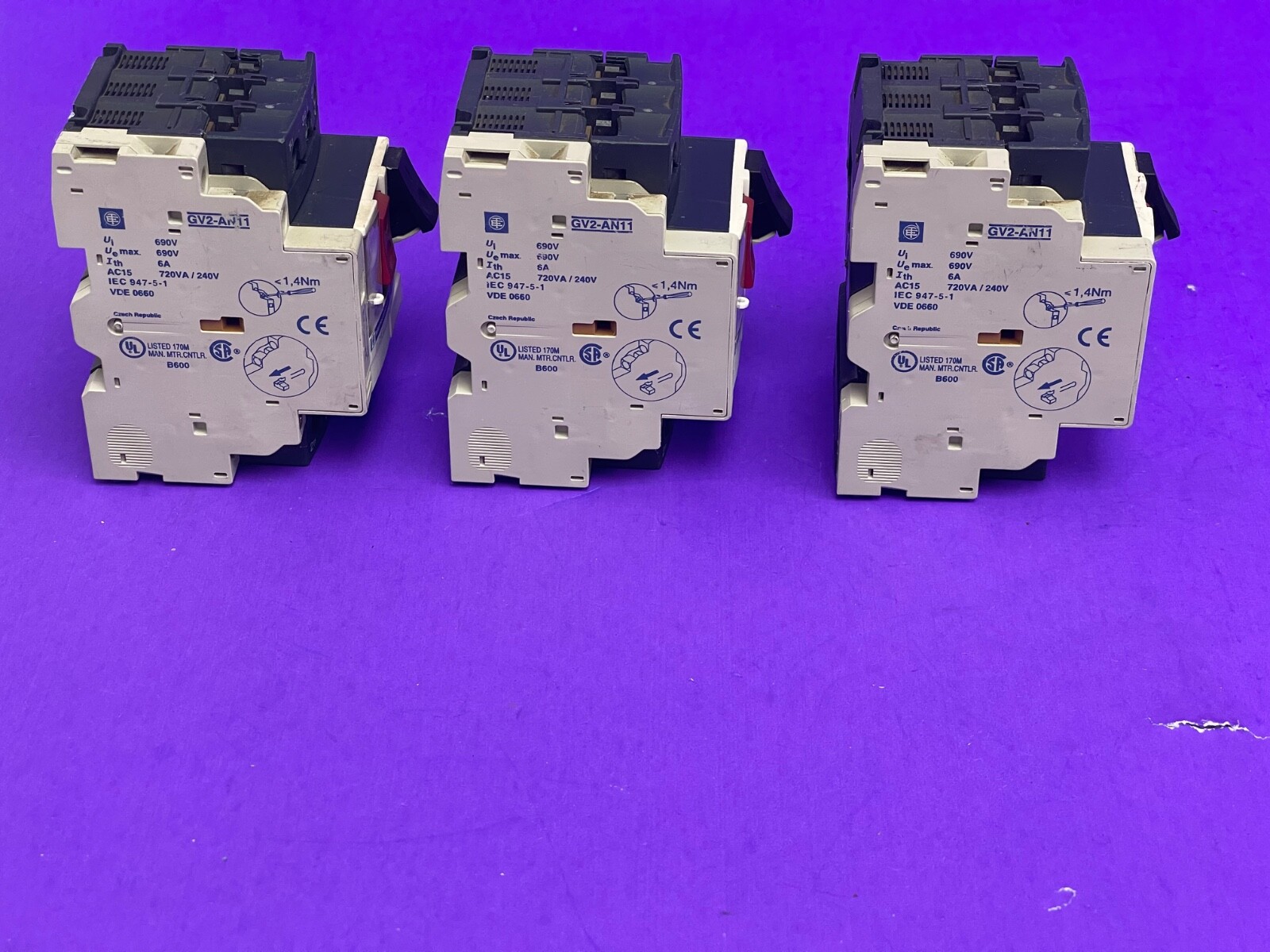 Telemecanique GV2ME07 Motor circuit breaker 1.6-2.5 A w/ GV2-AN11 Aux Contact