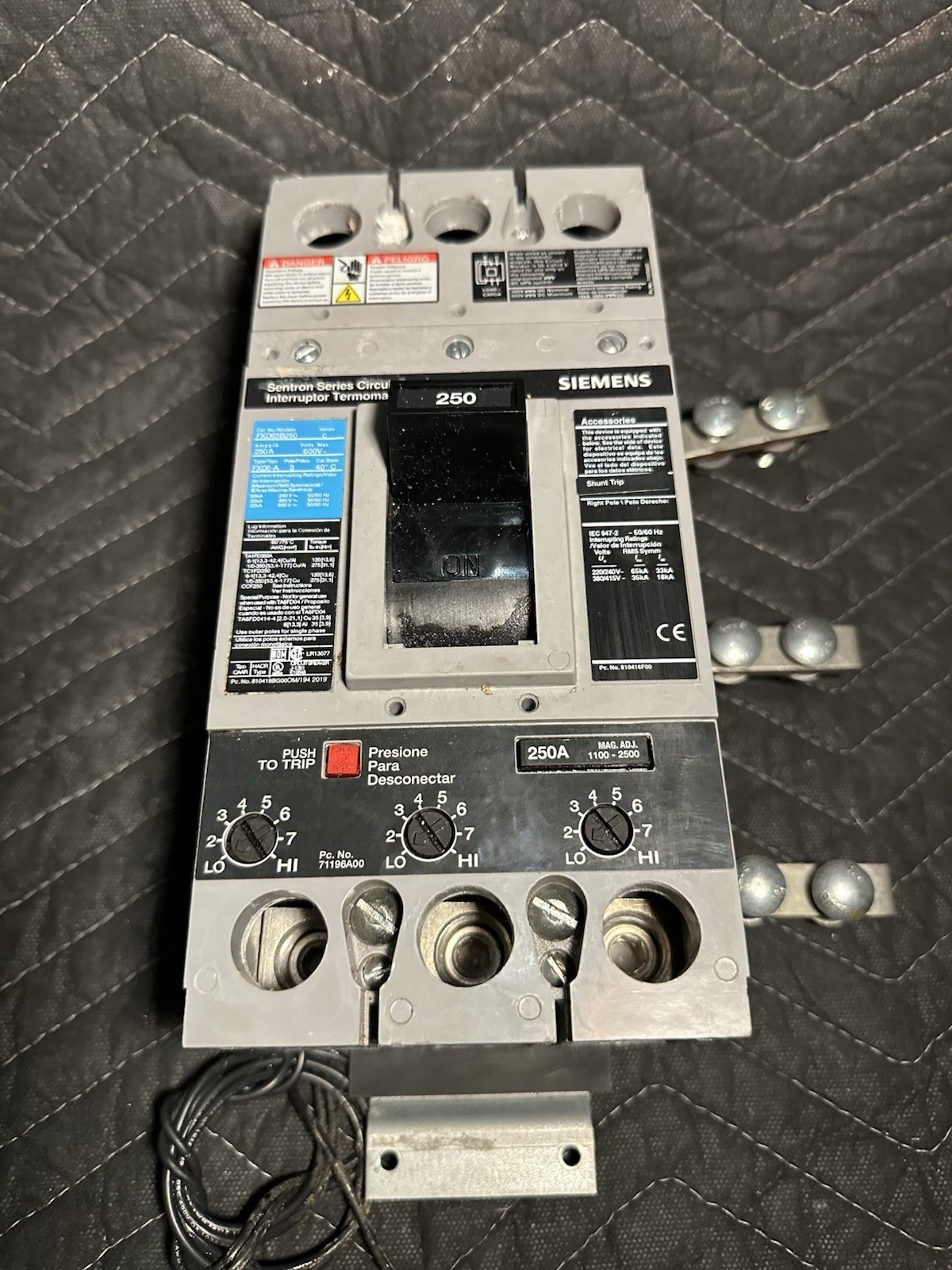 Siemens FXD63B250 250A Gray Circuit Breaker 3P 600VAC Shunt Trip Ship Same Day