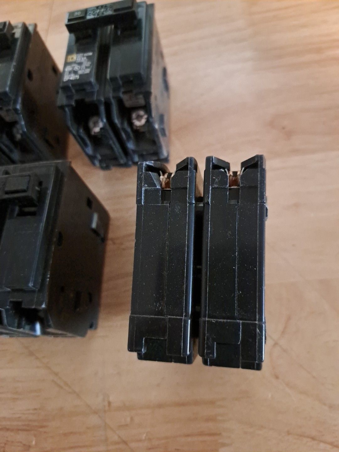 SquareD DP-4075 Type HOM230 Circuit Breaker 120/240V 2 Poles 30A 50/60Hz (Qty 5)