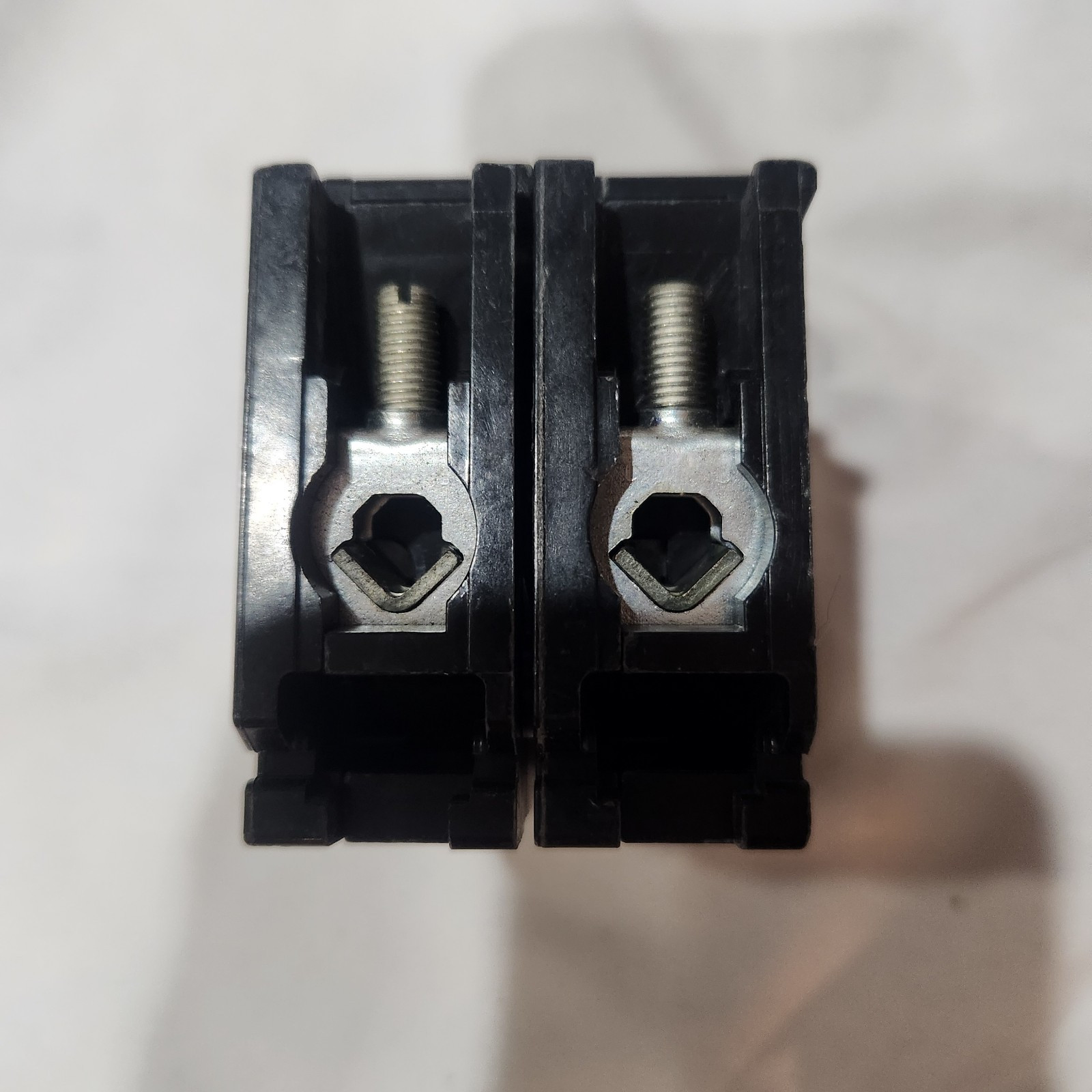 20 Amp 2-Pole Circuit Breaker EATON BR220 BR 120/240 Volts NEW 014