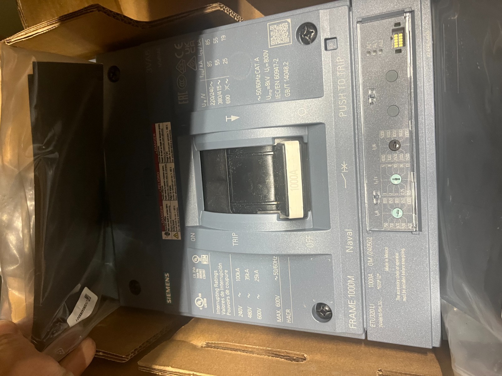 3VA6610-5HL32-0AA0 Siemens 1000a 3P Breaker (replaces old types Siemens 3B100)