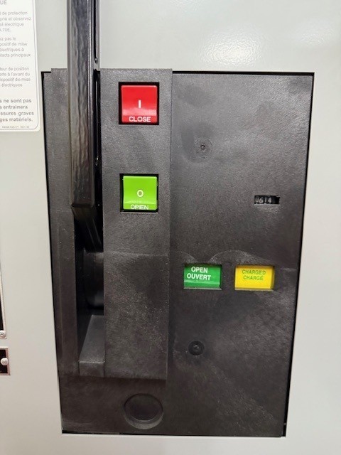 Square D Type VR 4.76kV, 1200A, 250MVA Vacuum Circuit Breaker