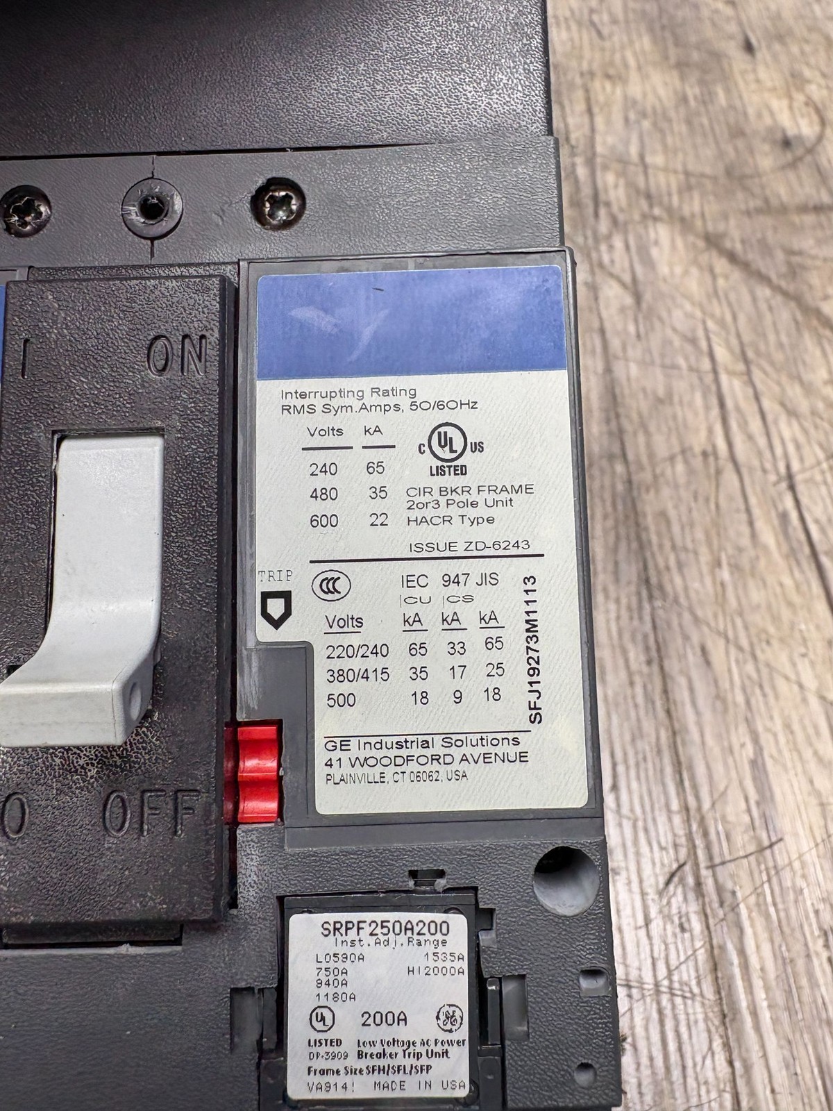 GE SFHA36AT0250 SPECTRA RMS HI-BREAK CIRCUIT BREAKER 250A FRAME 200A TRIP 3P
