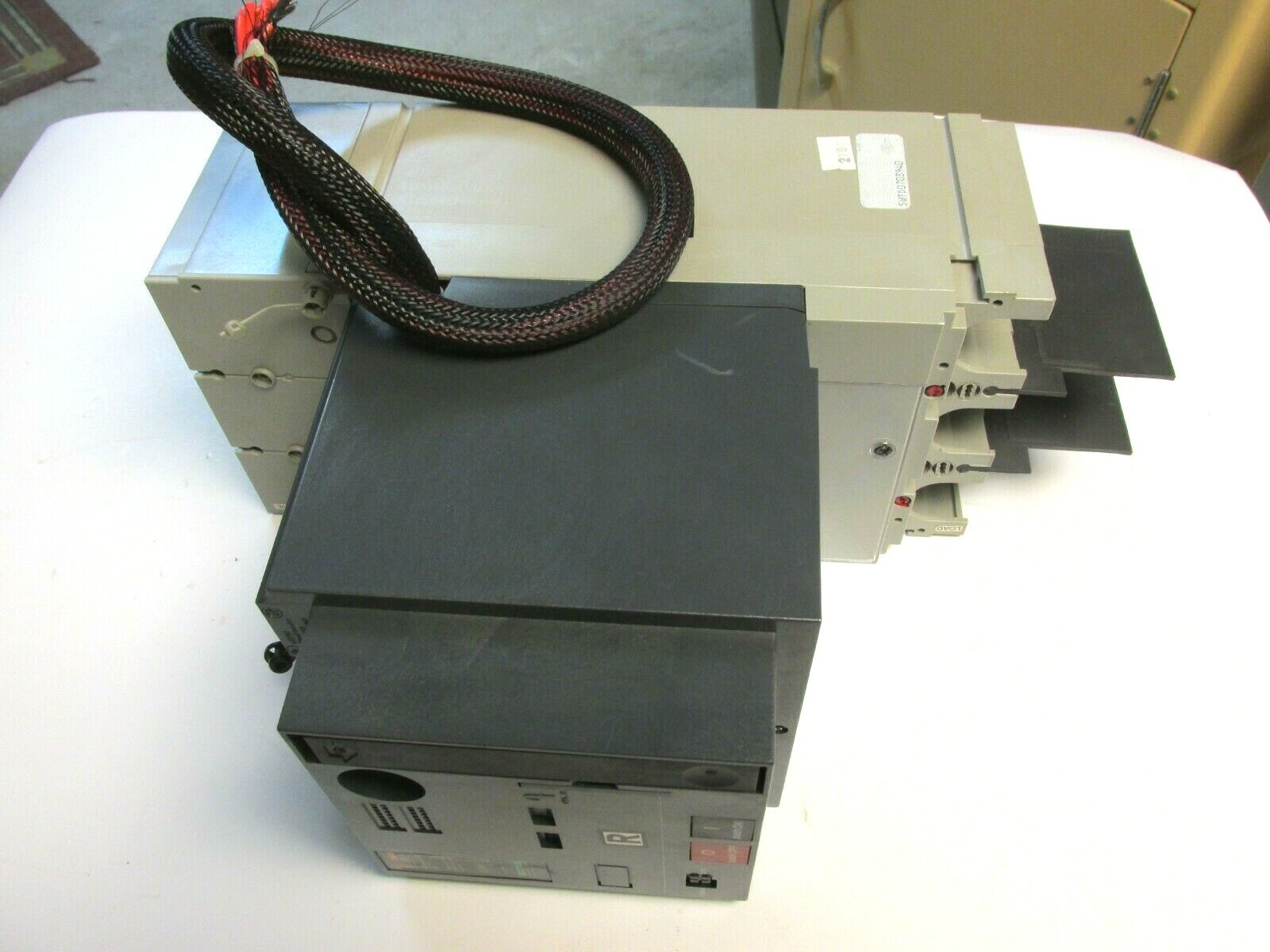 NEW Merlin Gerin Molded Case Switch 600A, 600V Auto Switch Cat# NSJ600A.. UG-08