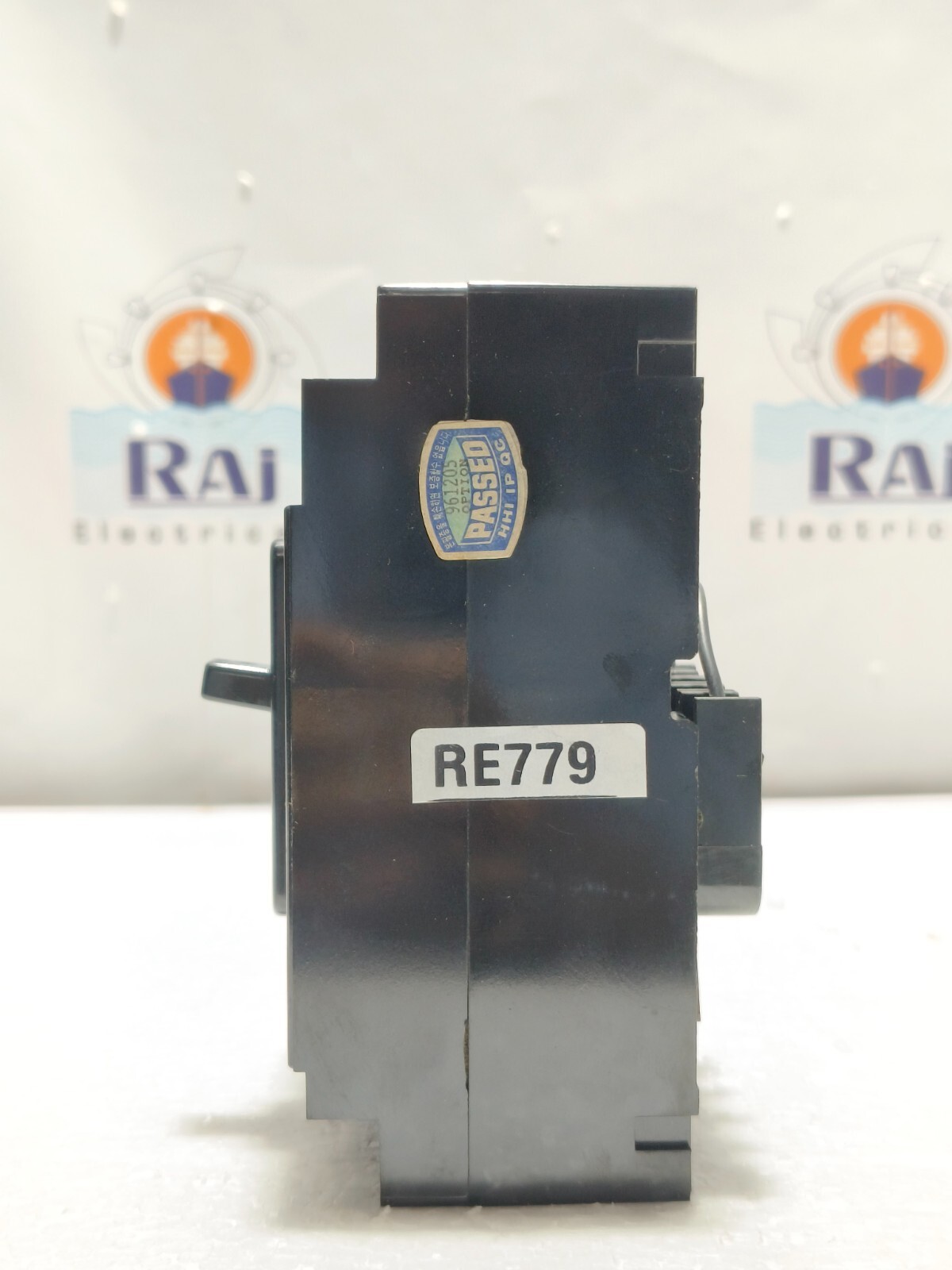 HYUNDAI HBS-63C, 15A, CIRCUIT BREAKER 60AF AC440V 7.5KA MCCB 3P (Free Shipping)