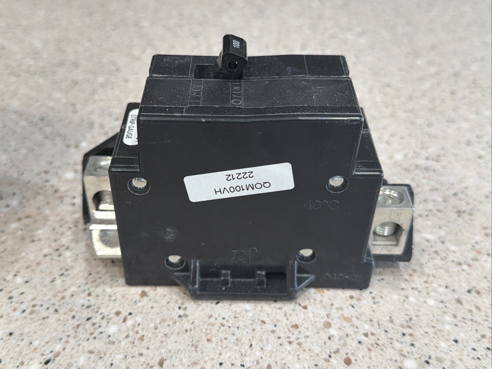Square D QOM100VH Circuit Breaker 100A 2 Pole 120/240V 50/60Hz 22kA *NEW IN BOX*