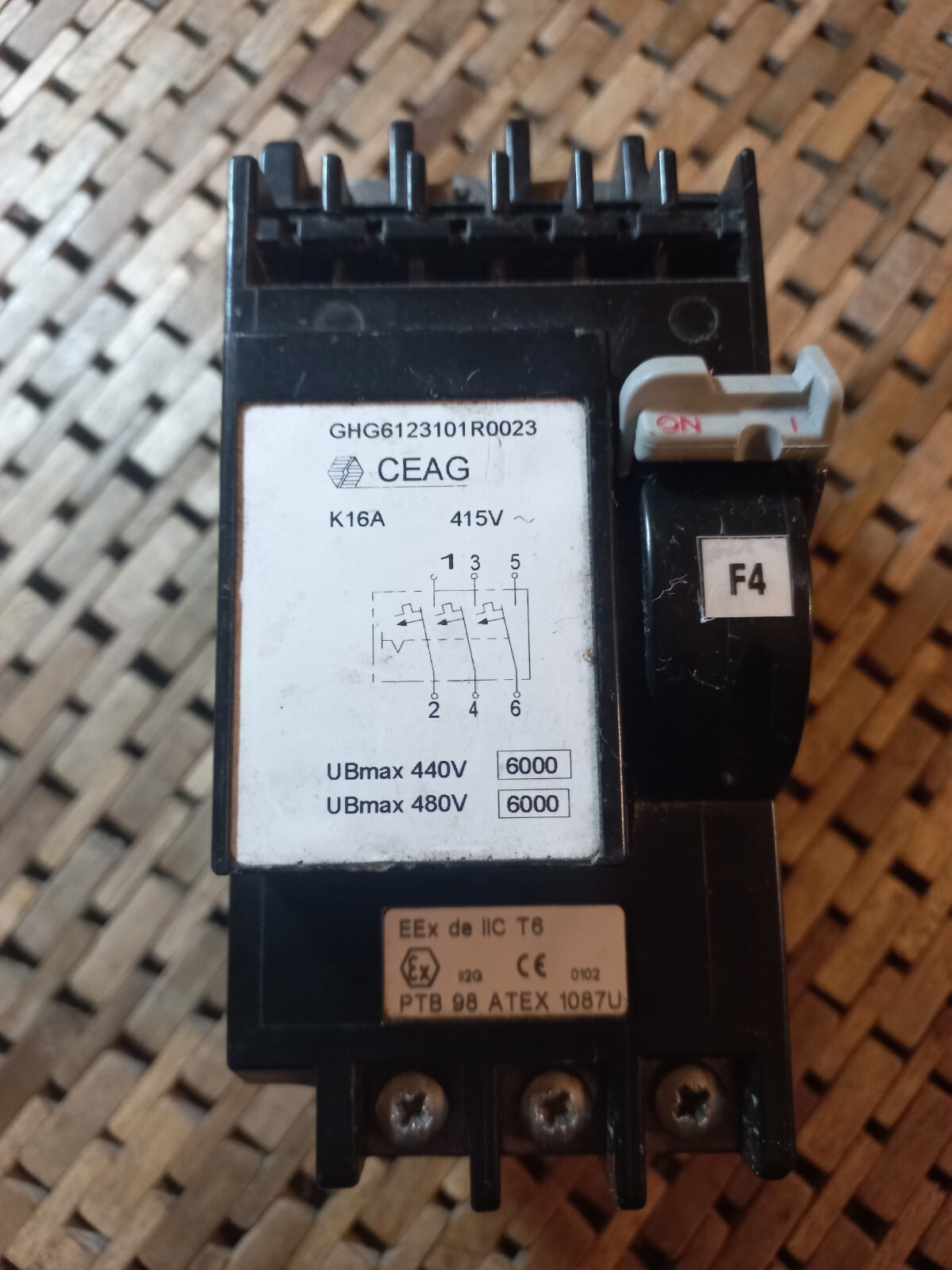 GHG6123141R0023 Control by CUTLER HAMMER 3P Breaker 415V Ceag 16amp