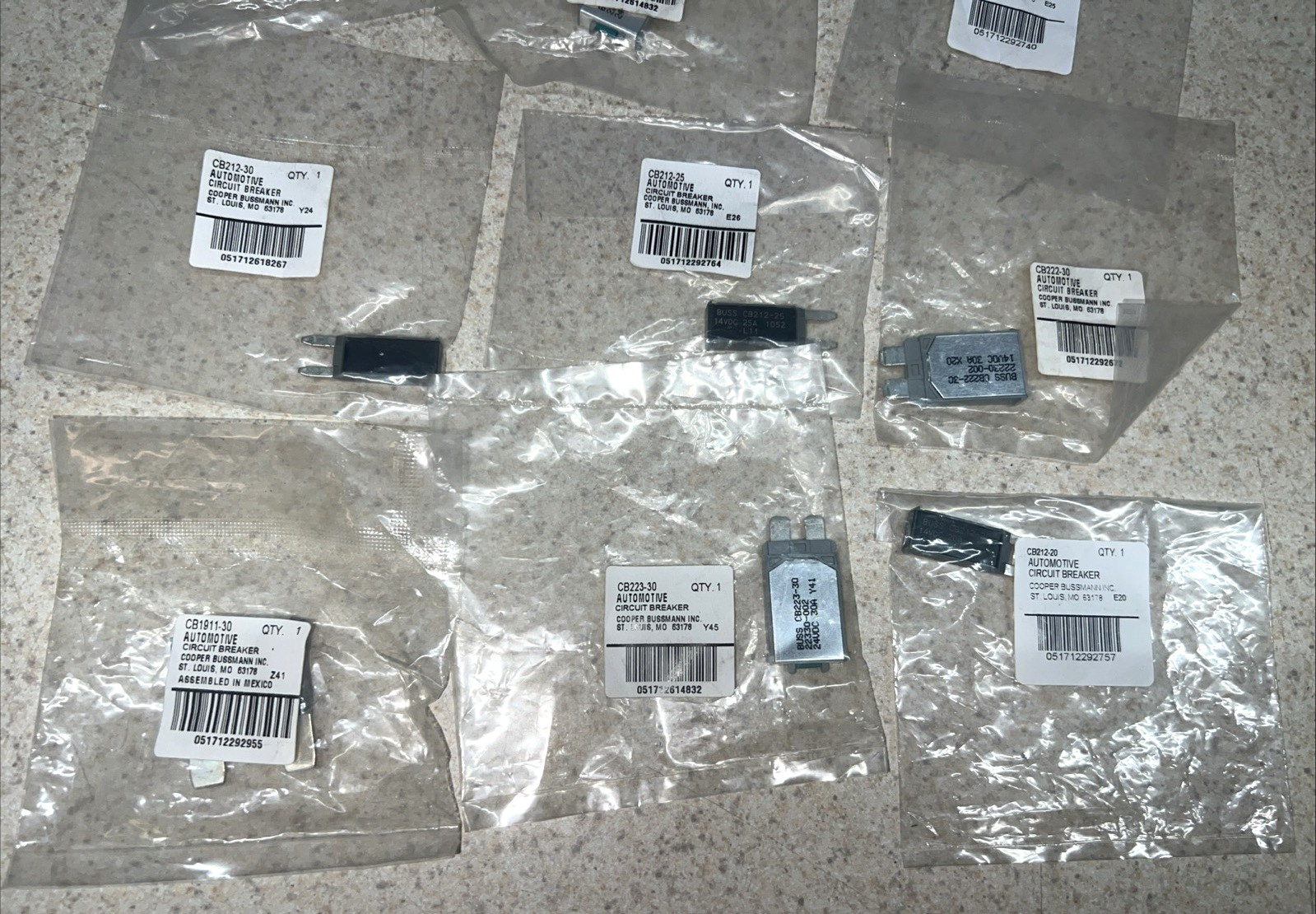 Lot of 12 Automotive Circuit Breakers NIP Free Shipping