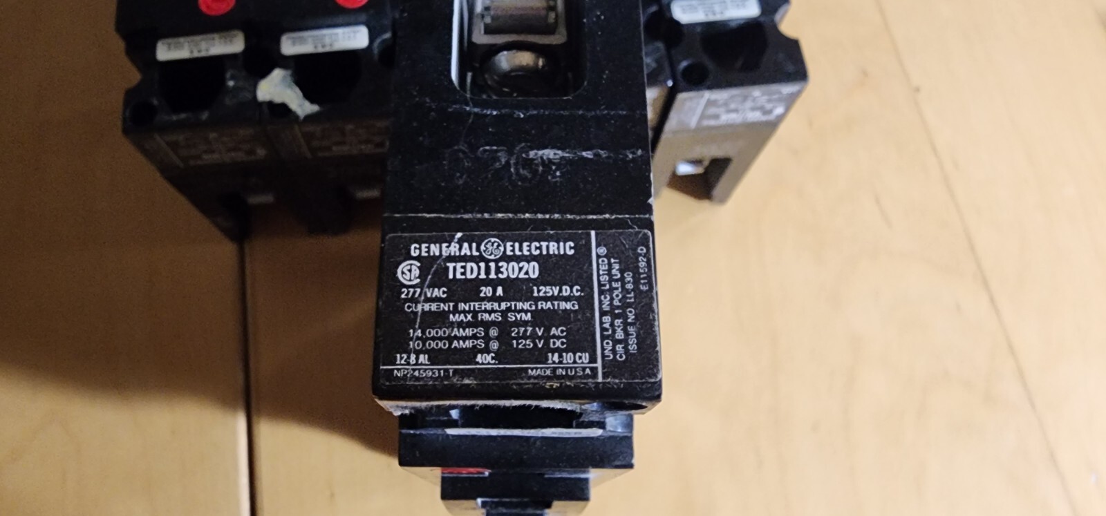 General Electric TED113020 277VAC/125VDC 20 AMP bolt-on circuit breaker