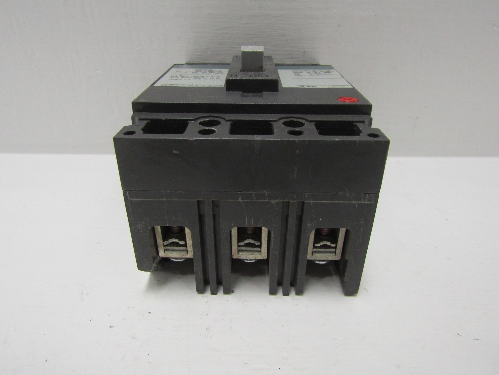 GE General Electric TED136050 50 Amp 600V 3-Pole Circuit Breaker 50A Chipped