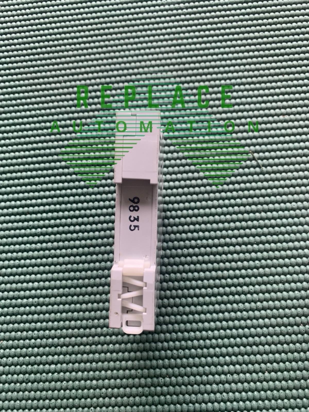 TESTED – ALLEN BRADLEY 1492-CB1G300 / 1492CB1G300 (USED)