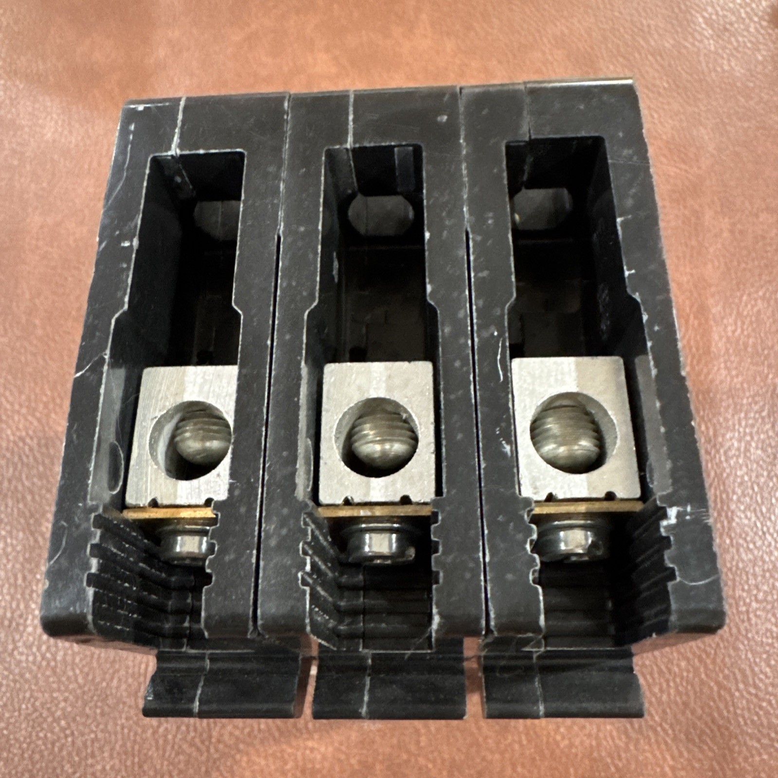 Square D EDB34040 40A 3 Pole 480Y/277V AC Circuit Breaker 40 Amp 3P Bolt On