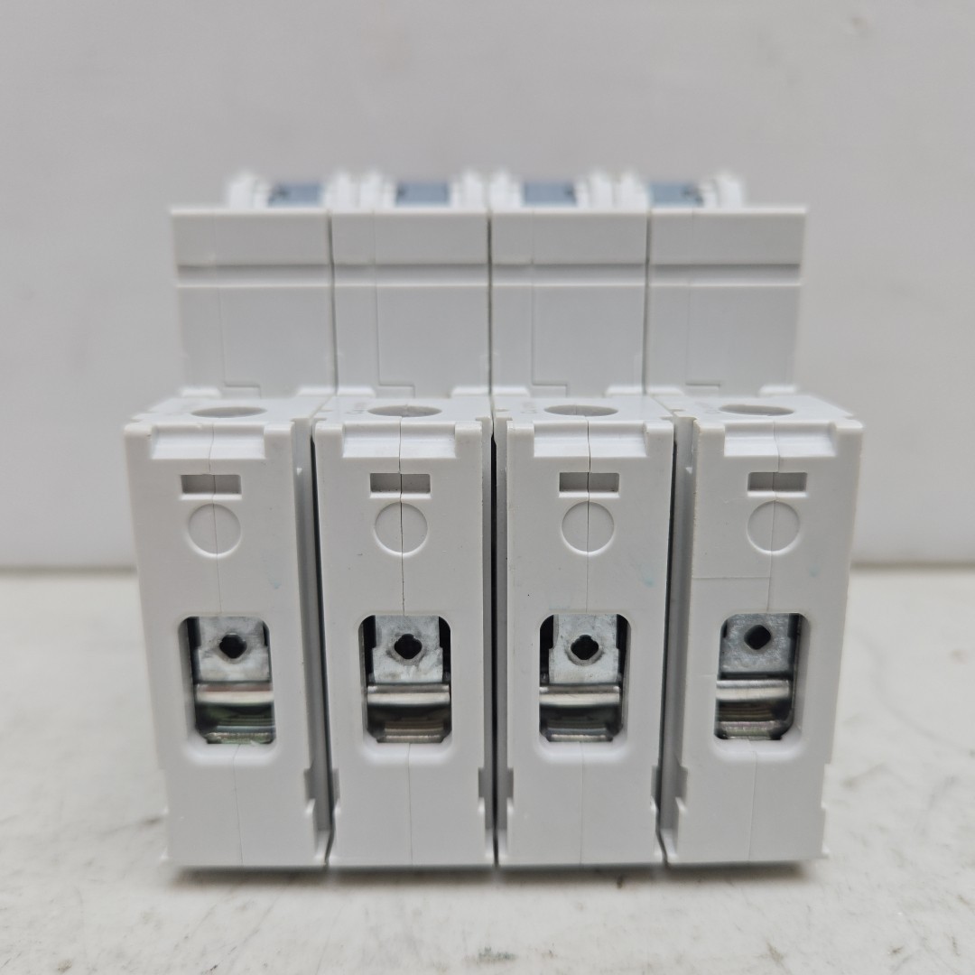 4 Pack Siemens 5SJ4118-7HG40 Circuit Breaker 1-Pole 15A 240Vac 60Vdc Din Rail