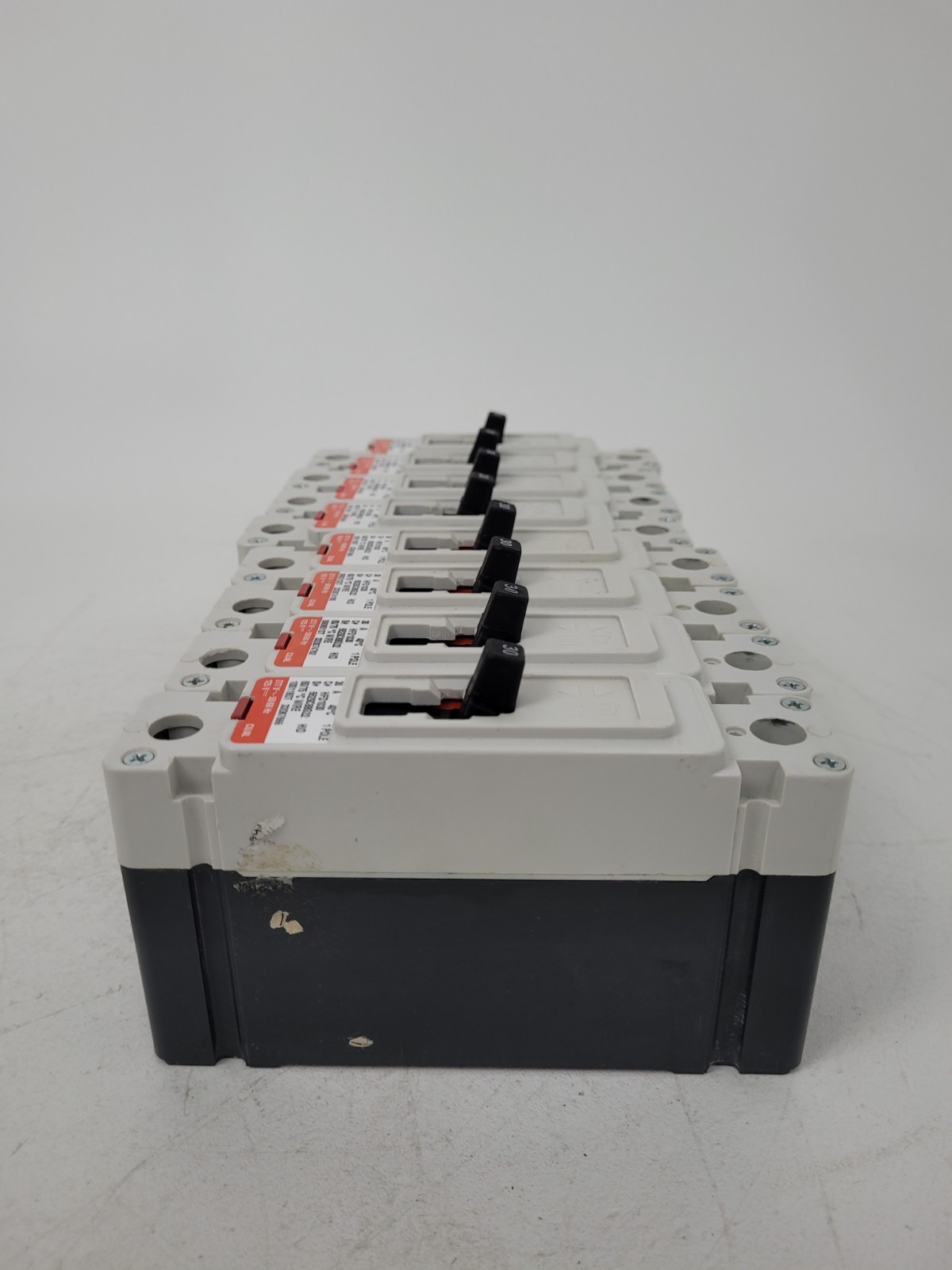 Lot of 8 – HFD1020 Eaton 30 Amp 277 Volt Circuit Breaker – Next Day Option – New
