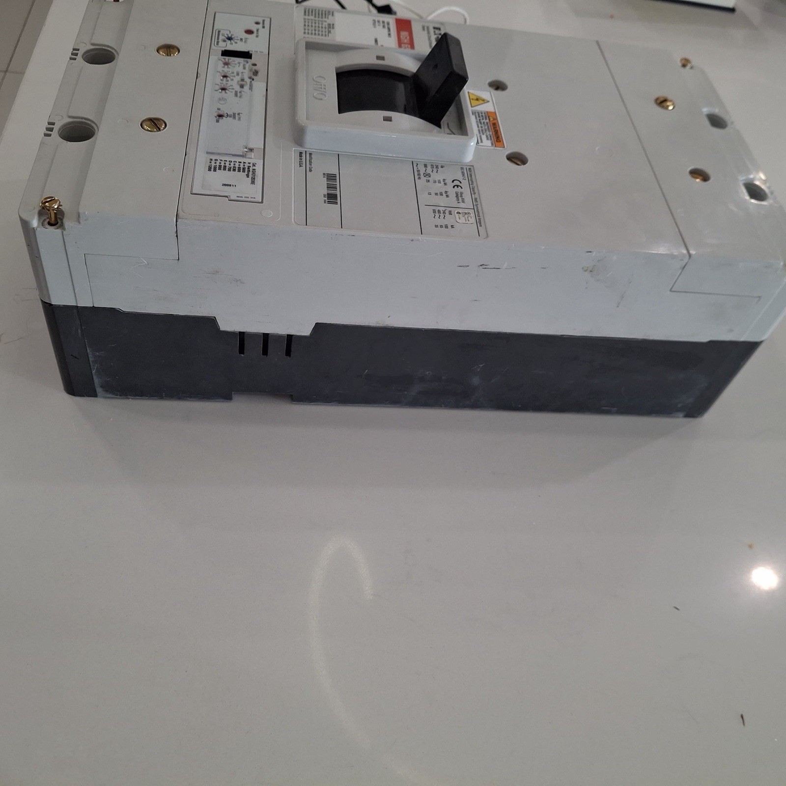 Eaton NGH NGH312038E 3-Pole 800A 551-600V AC Main Breaker, Trip