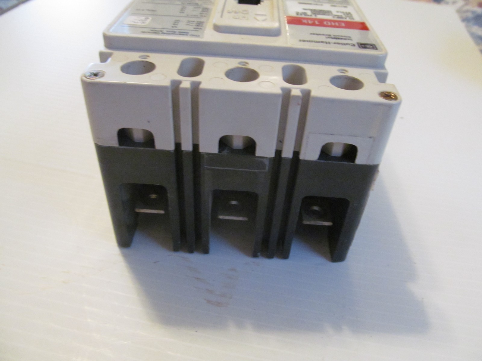 cutler hammer ehd3035 3 pole 35a 600v mc breaker.