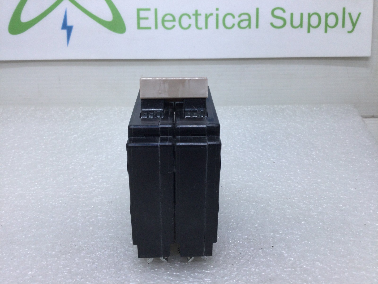 Cutler Hammer CH2100 100 Amp 2P 120/240v Plastic Foot Circuit Breaker – Flawed