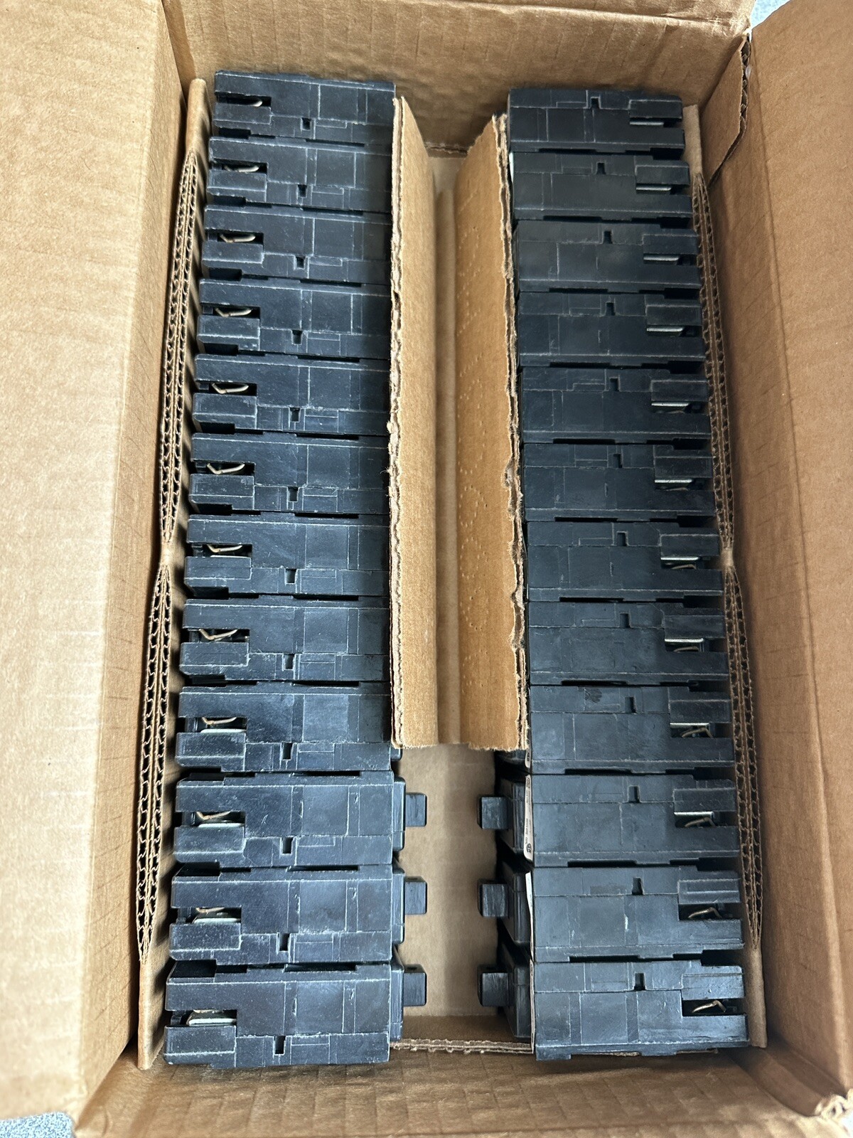 NEW Eaton QPHW1040 Circuit Breaker 1 Pole 40A 120/240V 50/60Hz HACR Rated Plugin