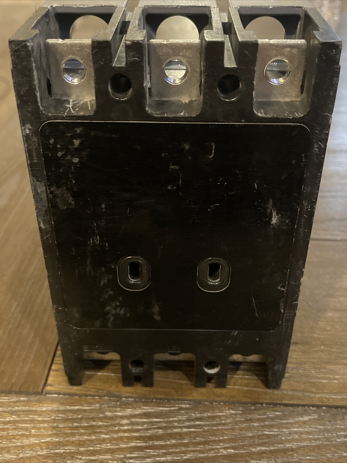 QR23B125 – SIEMENS 125A AMP 3P POLE 10kA@240V BOLT ON CIRCUIT BREAKER