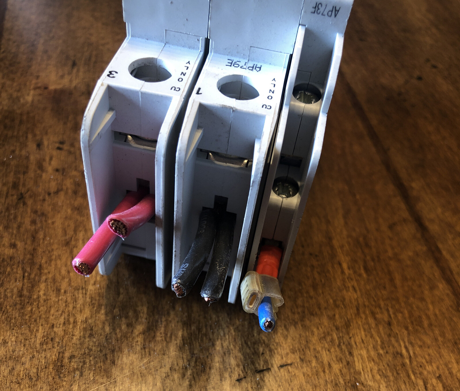 🔥🔥🔥Eaton FAZ-D7/2-NA DIN Rail Breaker 2P Z-IHK-NA 50/60Hz