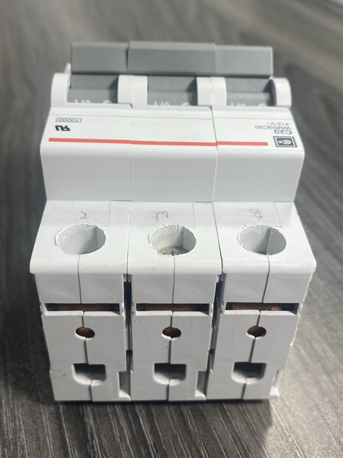 Eaton Cutler-Hammer C20 WMS3C20 3-Pole 20A Circuit Breaker 415V C-Curve – USA