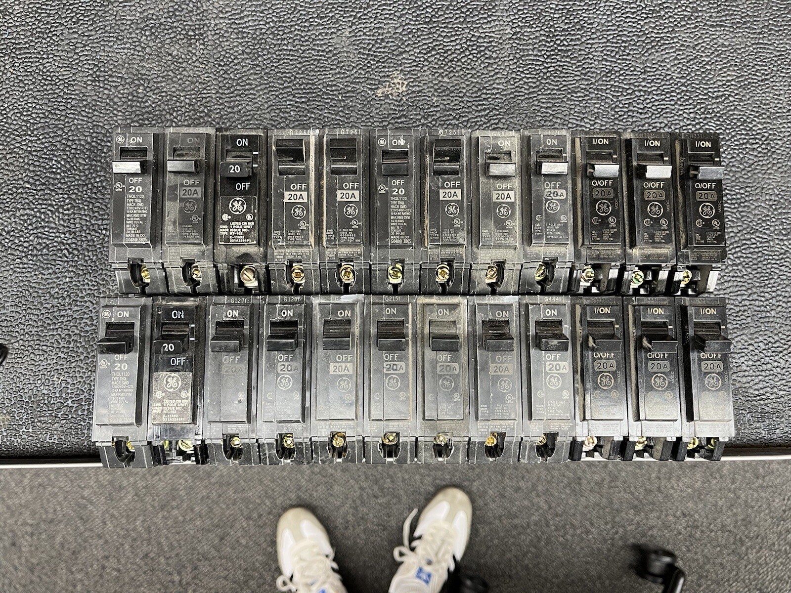 24 Lot General Electric Circuit Breakers 20 AMP