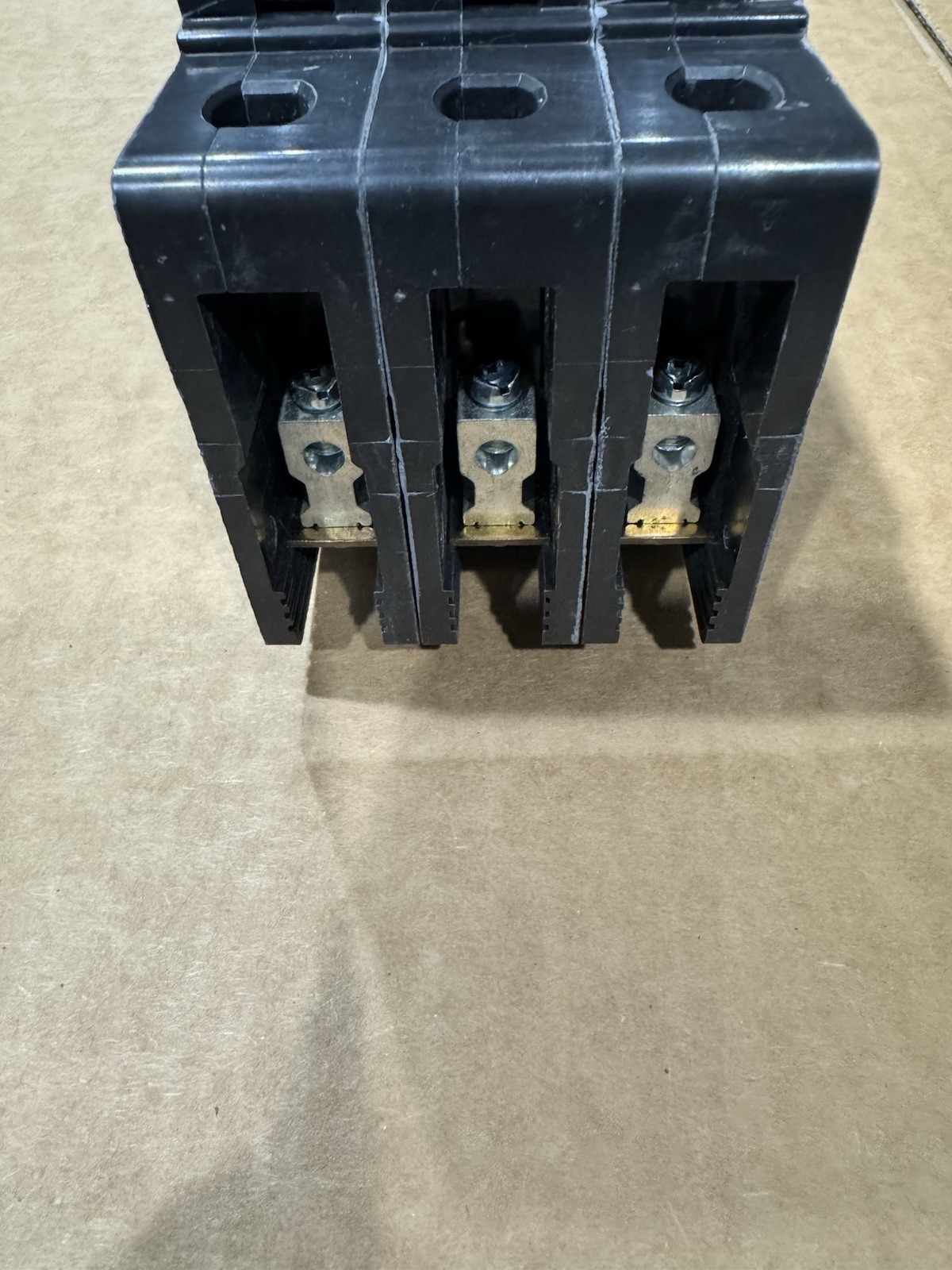 NEW Square D EDB34030 L 30Amp 3-Pole 480/277VAC 50/60Hz Bolt-On Circuit Breaker