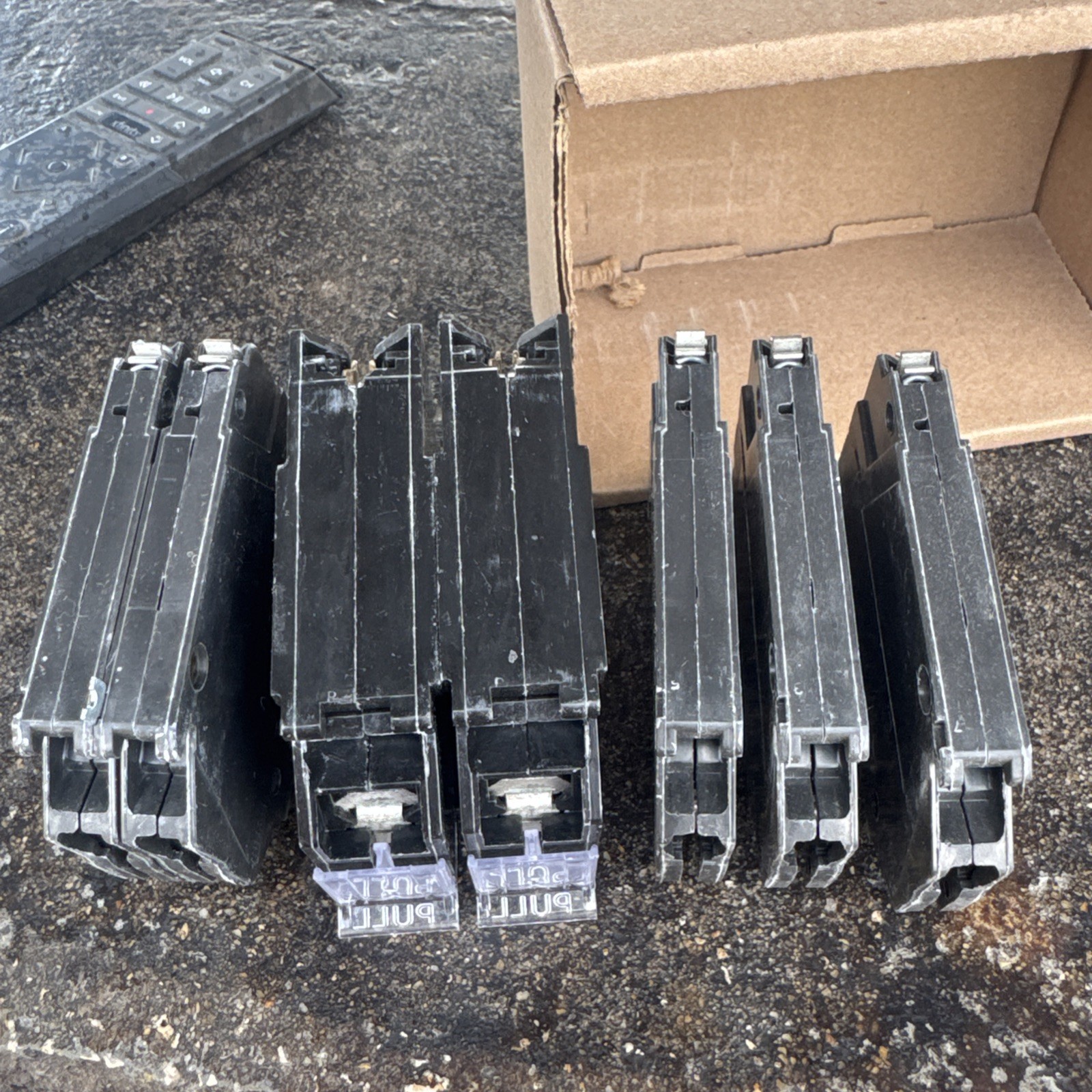 GE THQ Breakers (1) 100a (1) Double 30, (3) 20a