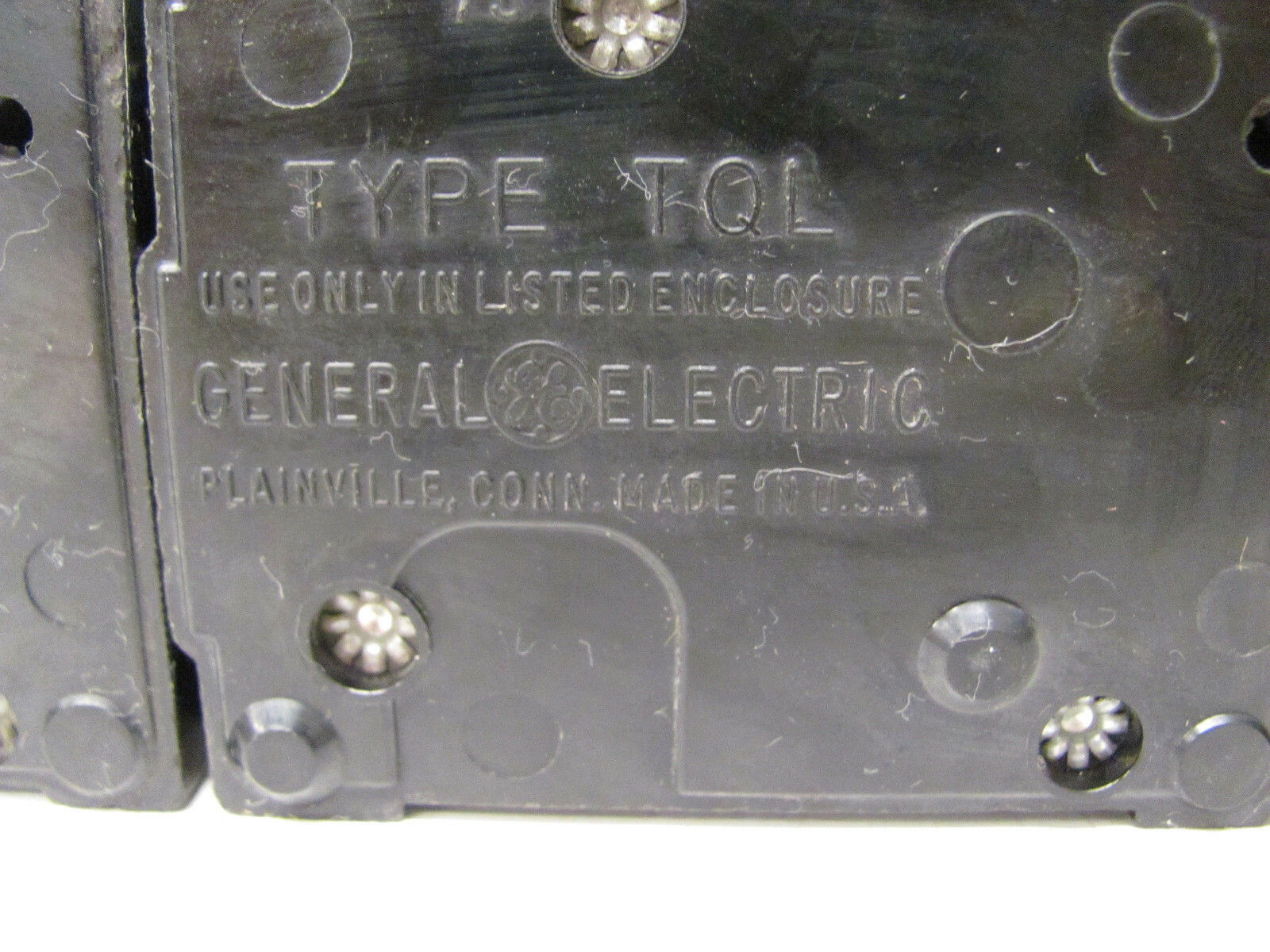 LOT OF 4 GENERAL ELECTRIC CIRCUIT BREAKERS TQL / THQL1120 120VAC/240VAC 20A USED