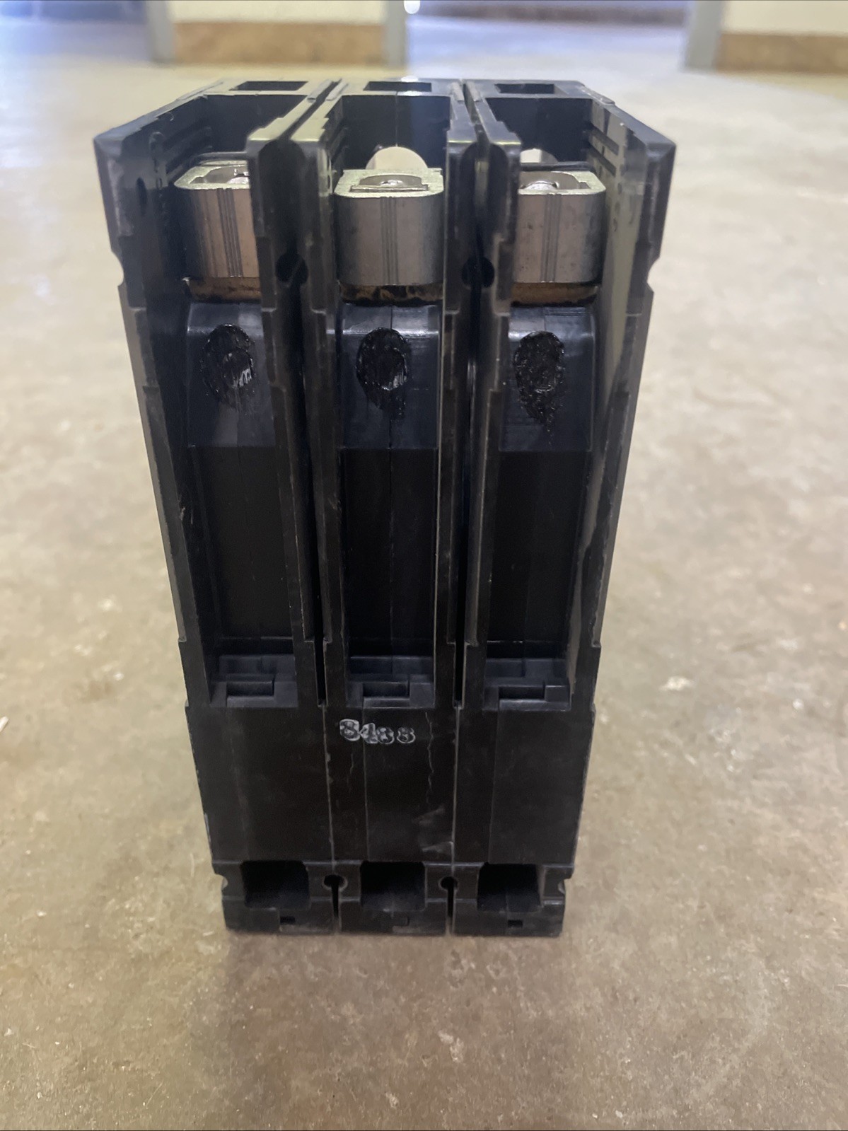 Siemens I-T-E Sentron Series ED43B015 circuit breaker.