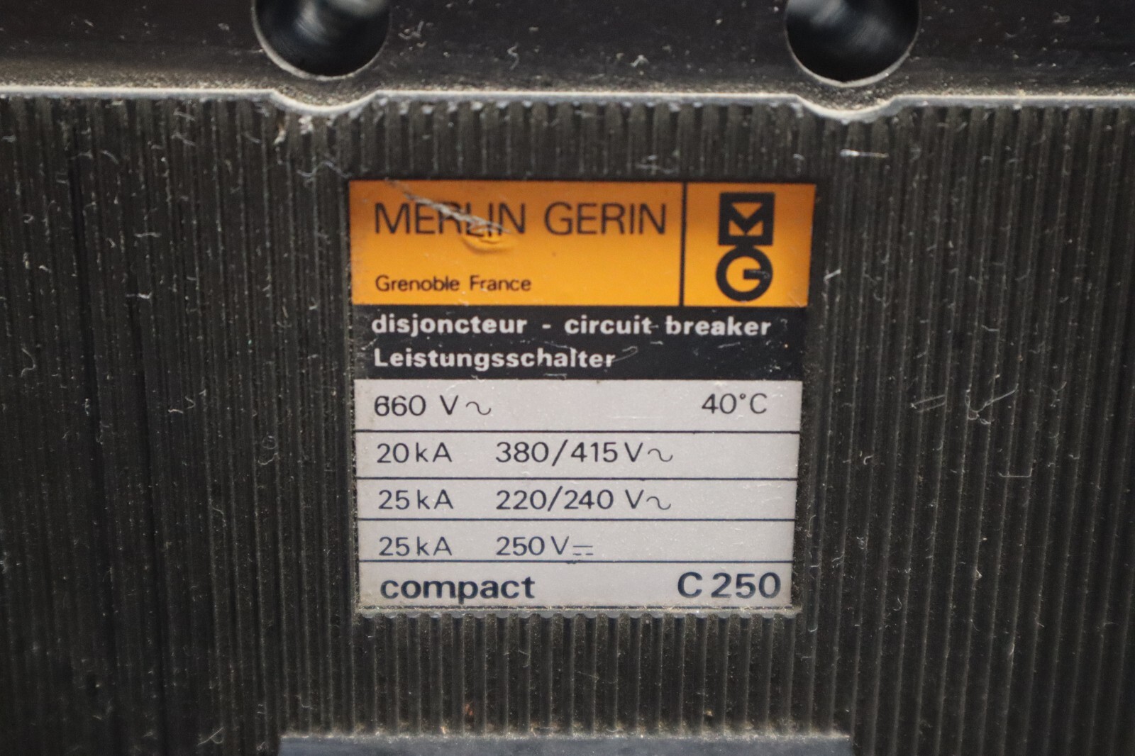 Merlin Gerin Compact C250 660V 20kA 380/415V 25kA 220/240V 25kA 250V Used