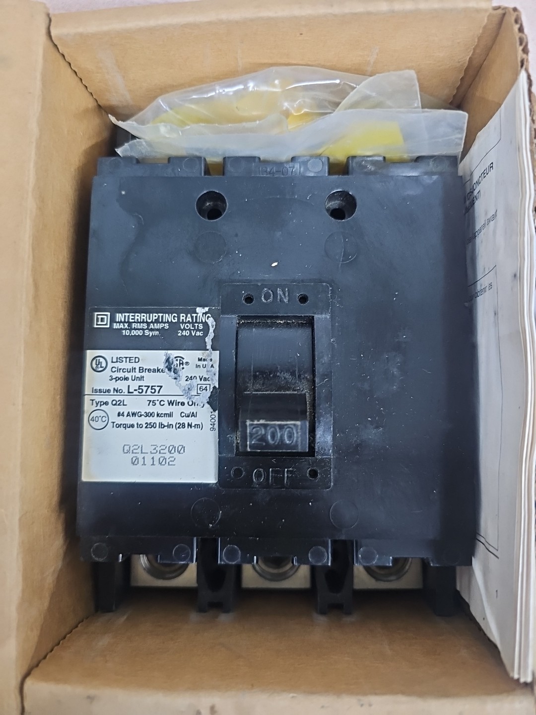 Q2L3200 Square D 200 Amp 240 VAC Circuit Breaker NOS