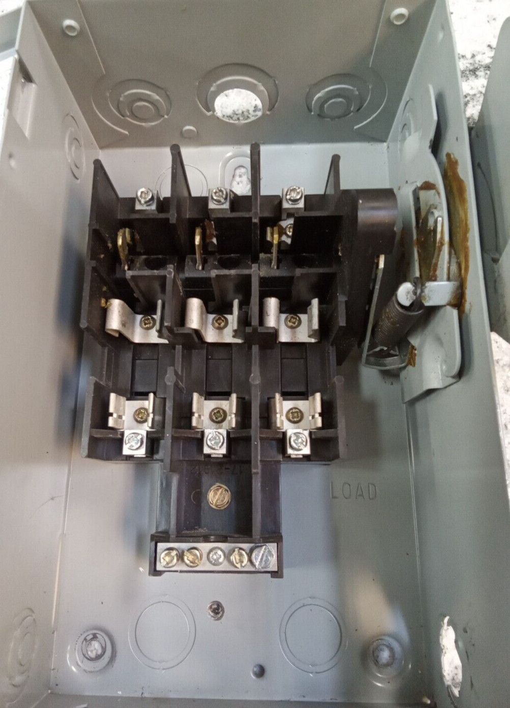 CUTLER HAMMER/DISCONNECT/SWITCH/DG321NGB/30A /3P/240V/FUSIBLE/R1-INDOOR(B33D1
