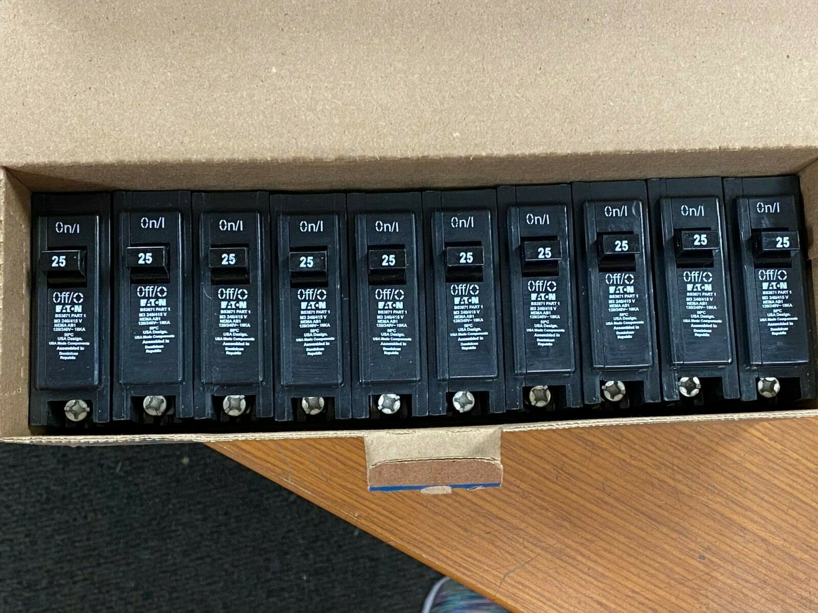 👀 10) NEW EATON 25 AMP CIRCUIT BREAKER 1 POLE 240/415 VAC HQP1025R3 BOX OF 10
