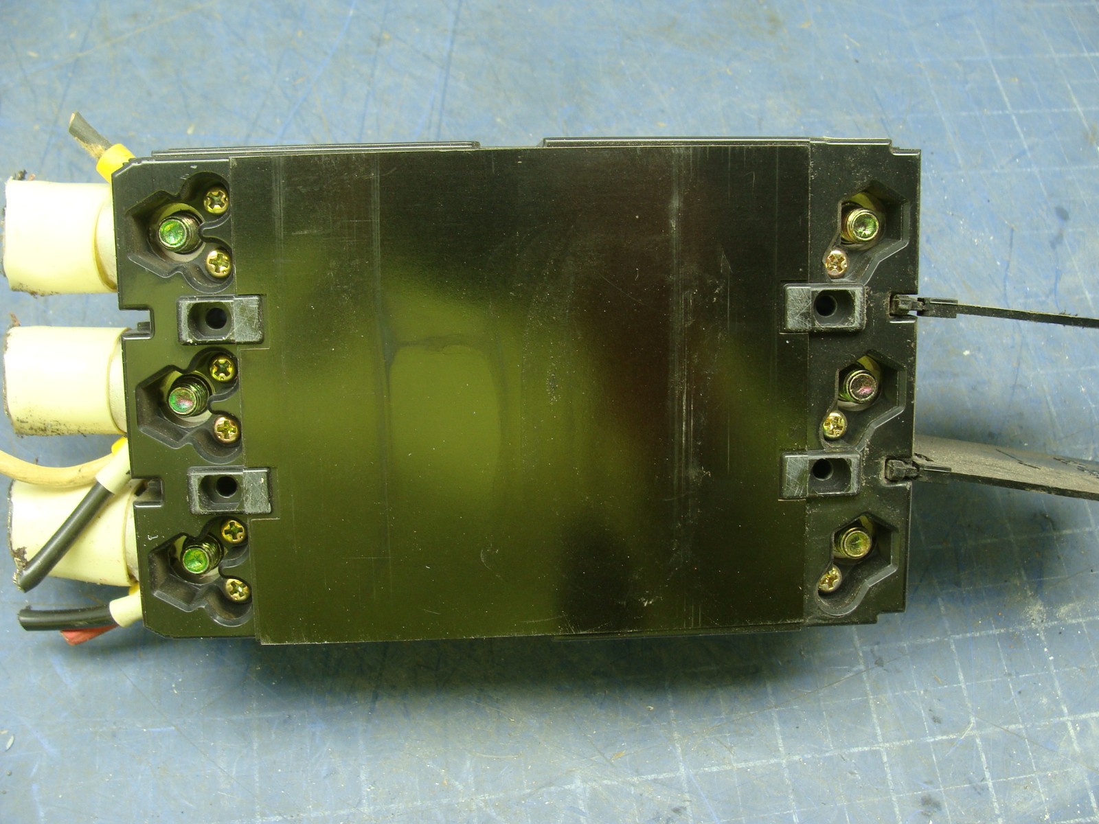 FUJI EA203B 225 AMP CIRCUIT BREAKER 3 POLE 690VAC / 250VDC