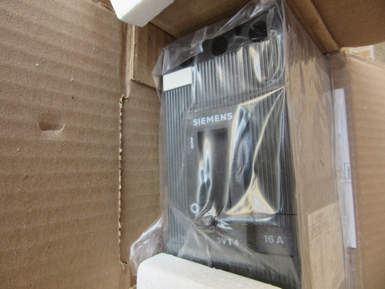 Siemens 3VT4200-0BM00 Circuit Breaker 3 Pole 16 Amps 600V NEW!! in Box Free Ship