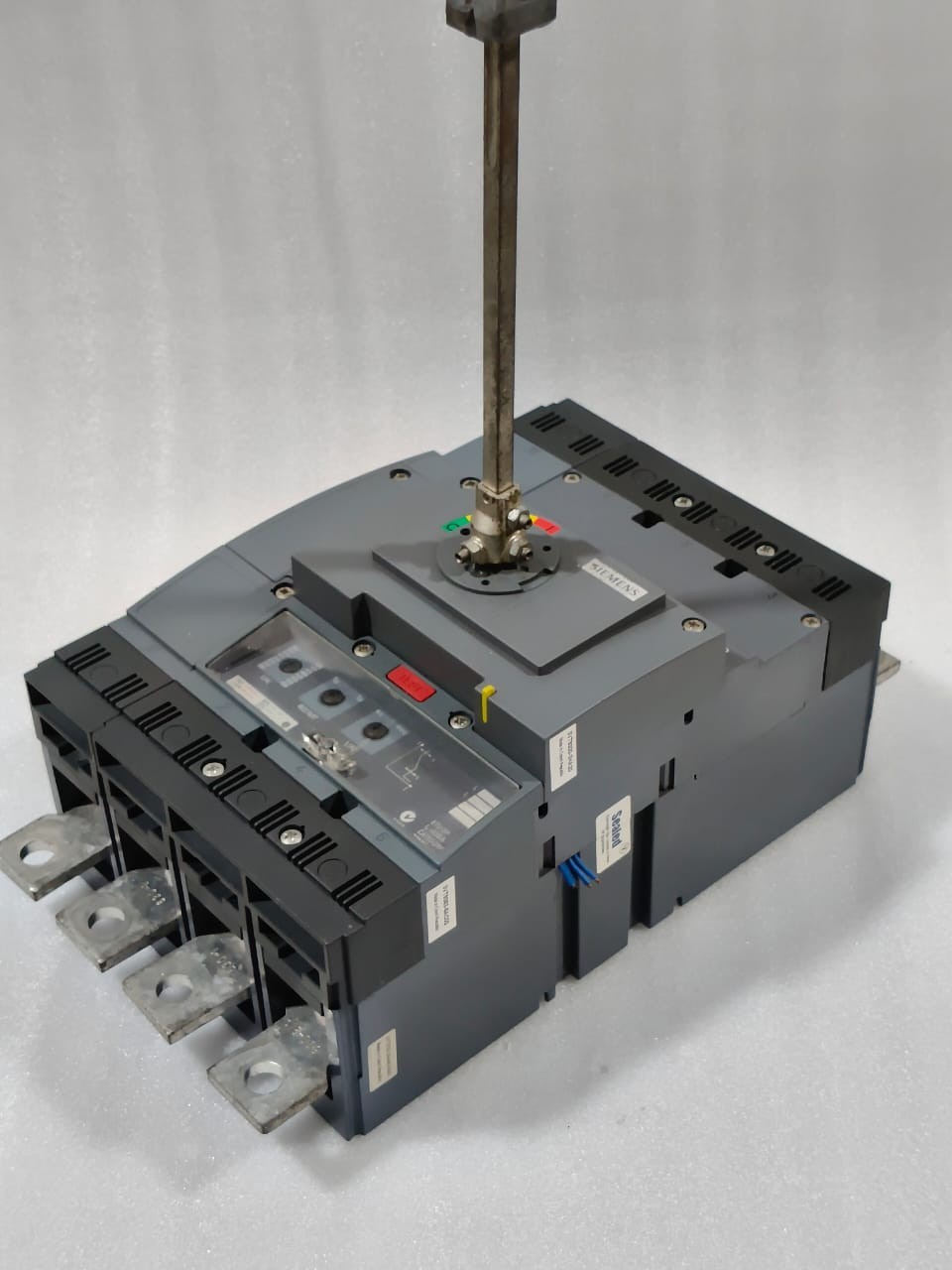 SIEMENS 3VT3 3VT9363-6ACOO CIRCUIT BREAKER 630AMP 4POLE 3VT3 FREE FAST SHIPPING