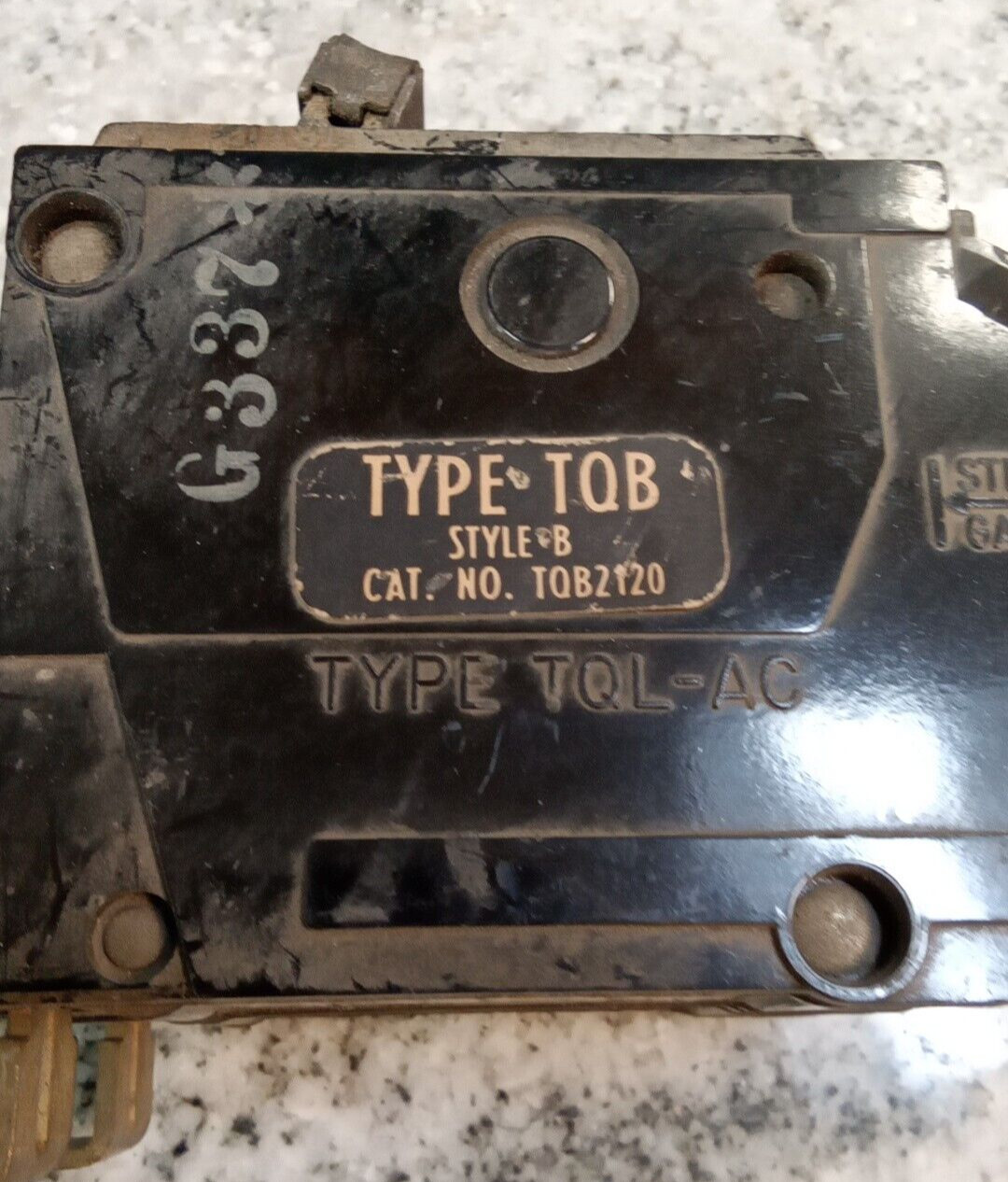 General Electric/Breaker/ TQB2120 /20A /2P/240V/TQL-AC/GROVE /Bolt-On/USE( L164