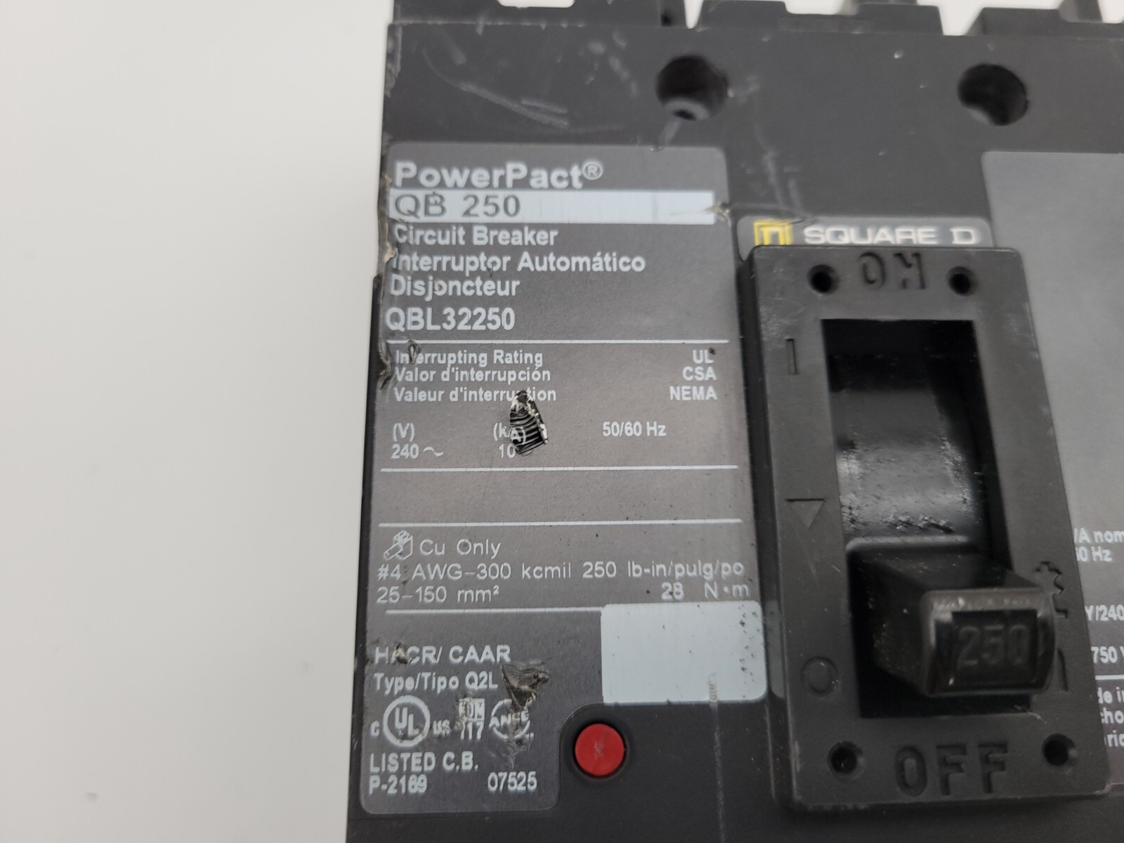 Square D QBL32250 PowerPact Feed-Thru Circuit Breaker 250A 240VAC 3P 3PH QB250