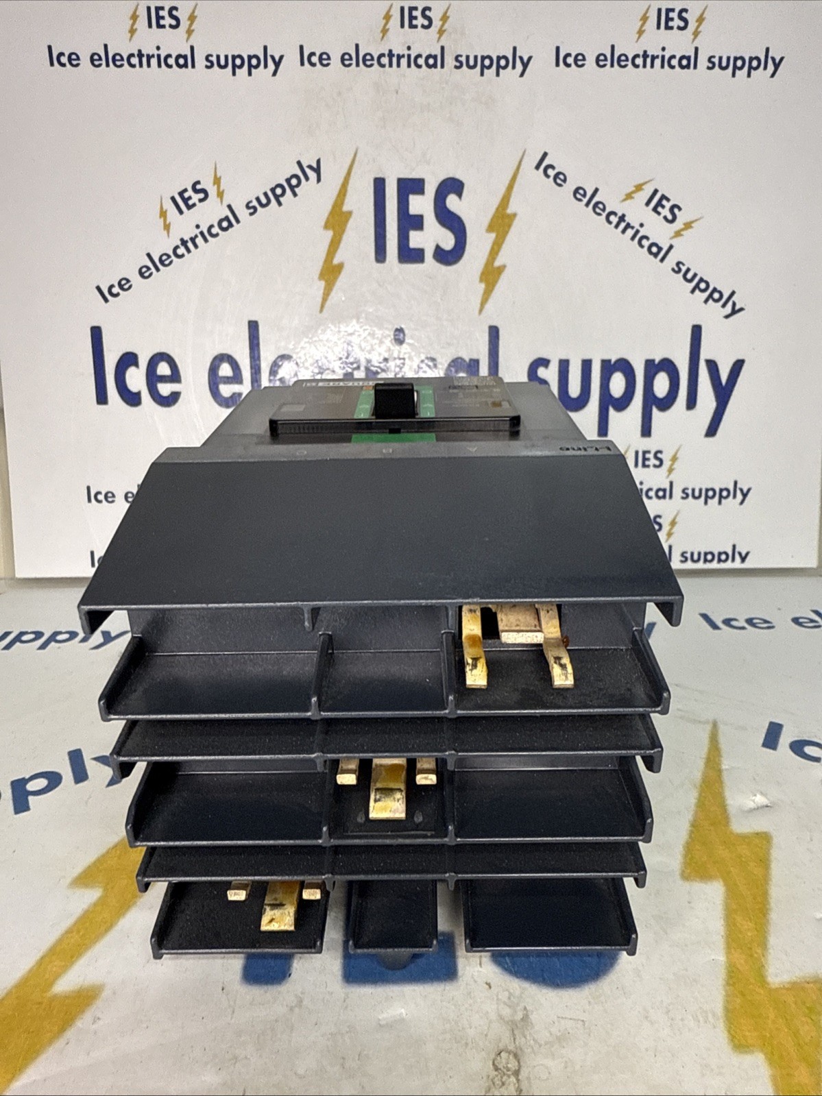 SQUARE D BJA36040 40A 3P Circuit breaker