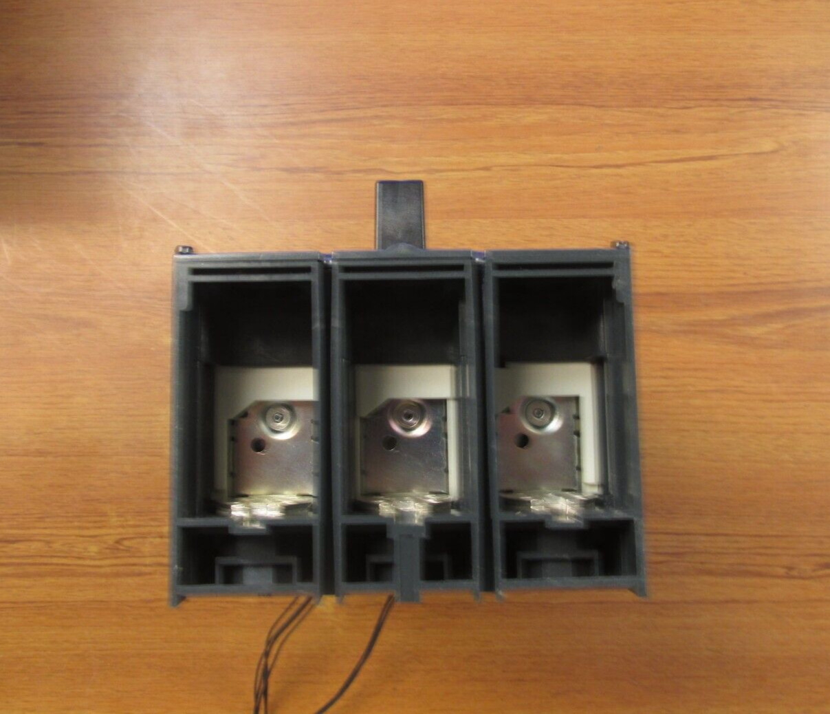 New. Square D PowerPact Circuit Breaker 3P, 600A, Cat# LLF37060D33 .. UE-61