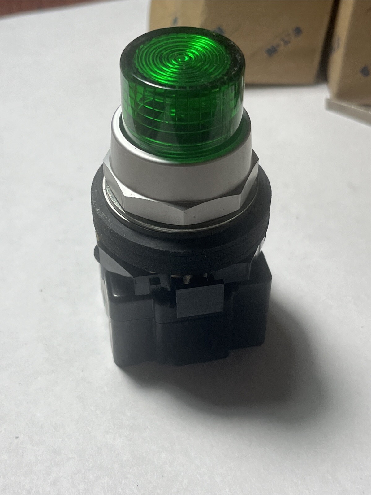 EATON CUTLER HAMMER HT8GBGV7 Green Illuminated Pushbutton Pilot Light 120 VAC